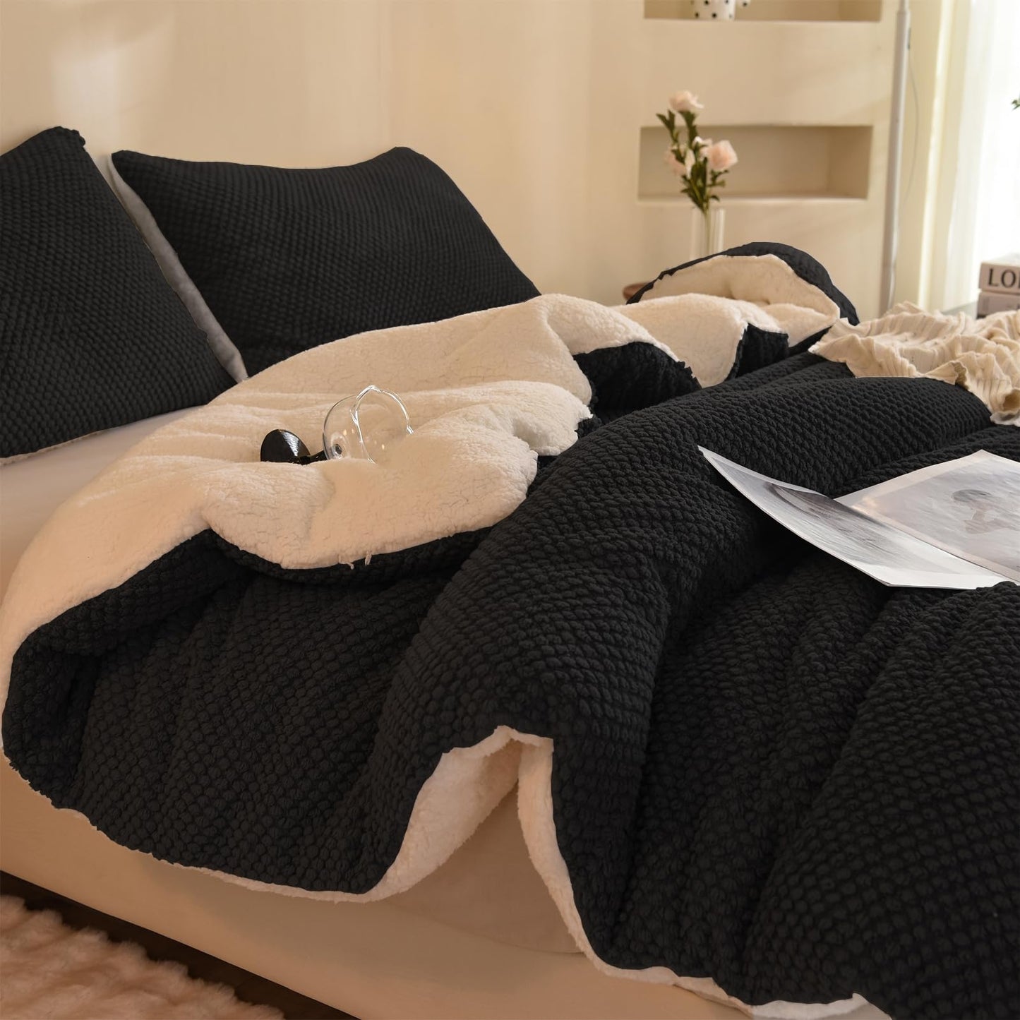 LLanCL 3D Jacquard Design Comforter Set, Ultra-Soft Warm King Size Sherpa Fur Plush 3-Pieces Sets Luxury Cozy Bedding with 2 Pillowcases (104"x90", Black)