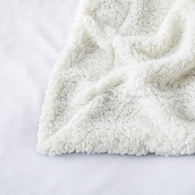 IR Imperial Rooms Emerald Green Sherpa Fleece Throw Blanket for Bed - Wholesale Bulk Pack of 16 Sherpa Blankets - Soft Fluffy Throw Blankets for Hotels, Guest Bedroom, 50x60 Inches
