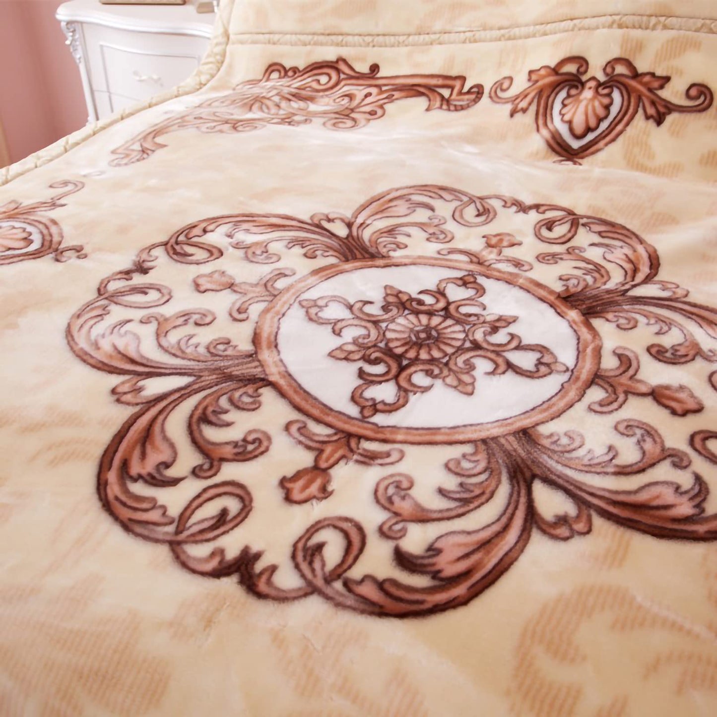 11 lbs Heavy Korean Mink Blanket King Size 86 x 95 inch Silky Soft and Warm, 2 Ply Raschel Bed Blanket for The Cold Night.
