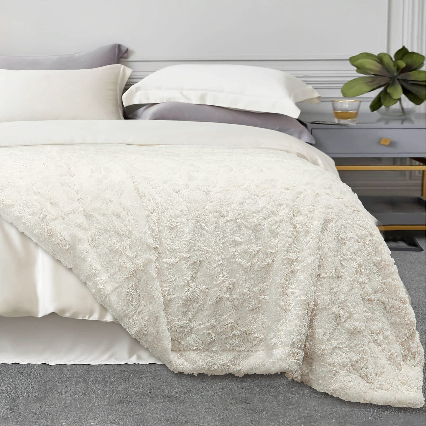 TOONOW Faux Fur Luxury Throw Blanket,Double Side Soft Fluffy Shaggy Fuzzy Blanket for Couch Sofa Bed (Cream, Throw)
