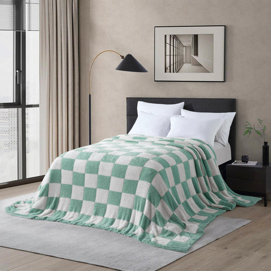 CLOUDS HUG Oversized King Checkered Blanket for Couch - Super Soft Extra Large Throw Blankets for Bed， Fluffy Fuzzy Plush Lightweight Cozy Blanket，120" x 120",Sage Green
